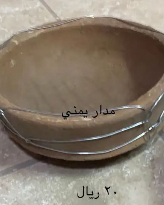 جرة ماء من طين ابيض